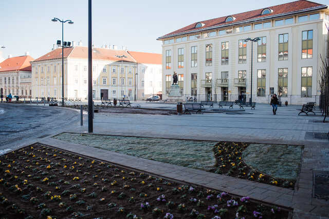 Virágosítják a Berzsenyi teret