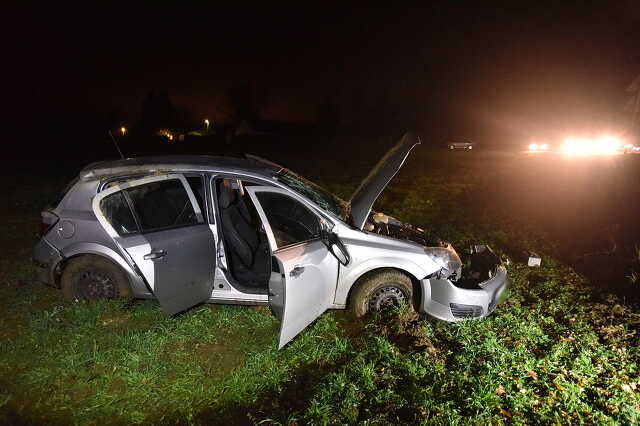 Felborult Opel Csepregnél