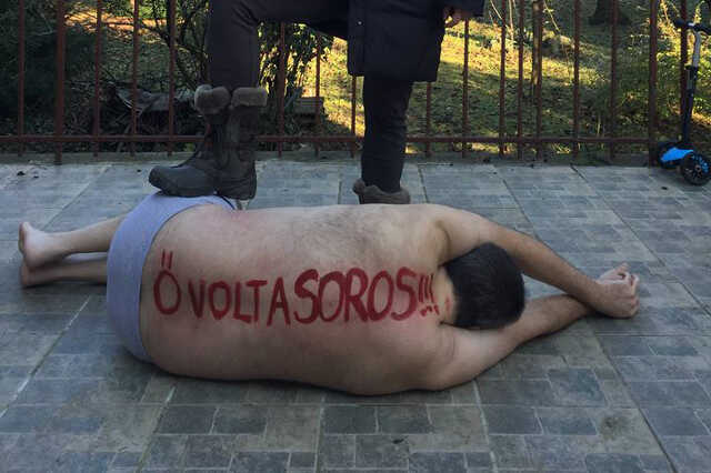 Ő VOLT A SOROS 