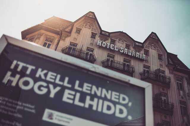 Itt kell lenned, hogy elhidd - Hotel Savaria