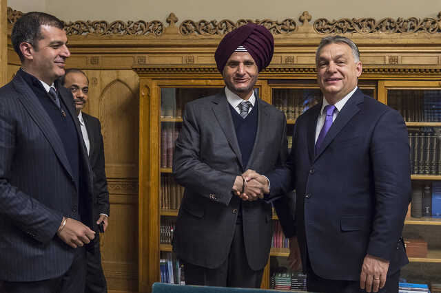 Orbán Viktor az Apollo Tyres vezetőivel tárgyalt