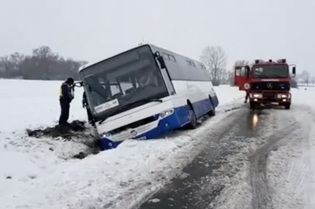 Balesetet szenvedett egy távolsági busz Söpte és Vasasszönyfa között