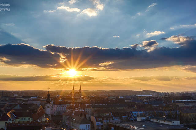 Naplemente a magasból a belvárosban