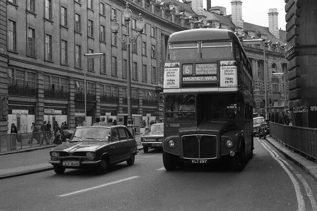 Regent Street a Piccadilly Circus felől nézve