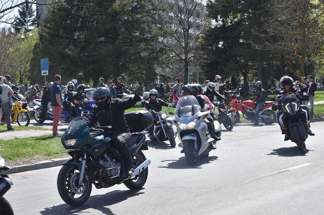 Szezonnyitó motoros felvonulás Szombathelyen 