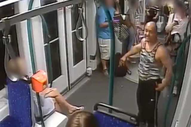 Megvert egy utast a villamoson, őt keresik