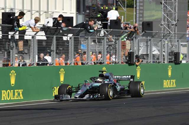 Hamilton győzött Budapesten