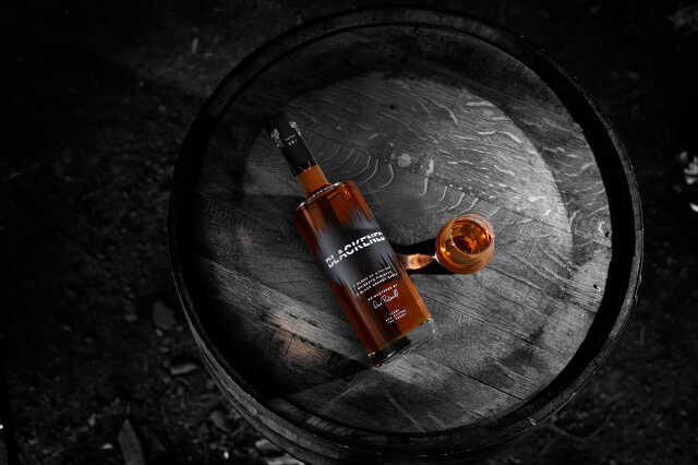 Alkoholt árul a Metallica