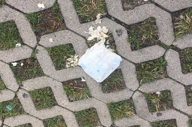 Szaros pelus a szombathelyi parkolóban