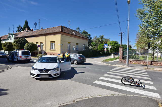 Renault elé tekert egy iskolás fiú
