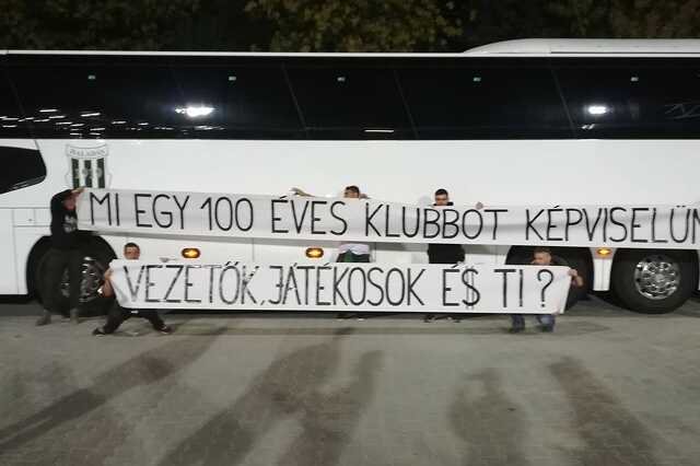 A Haladás szurkolóinak felírata a Mezőköved elleni meccsen 
