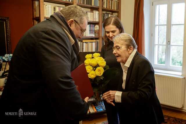Törőcsik Mari ma 83 éves - a Nemzeti Színház is felköszöntötte Velemben