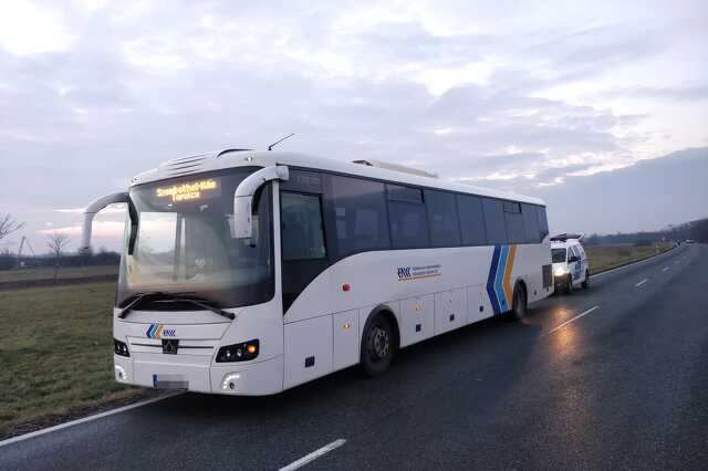 Busz és kamion ütközött érintőlegesen Csempeszkopács közelében