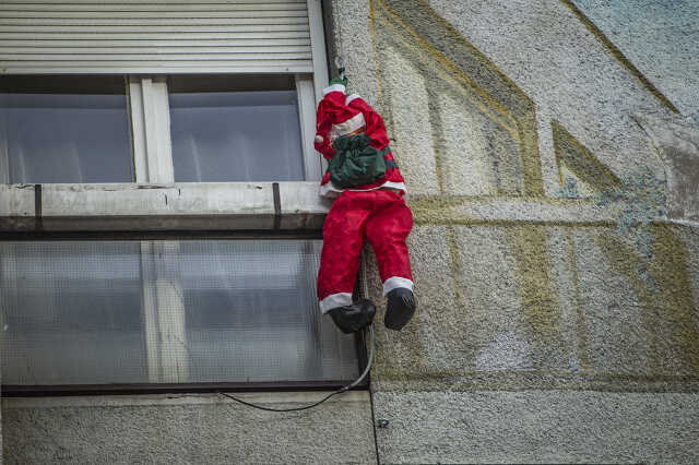 Mikulás továbbra is csak kint lóg