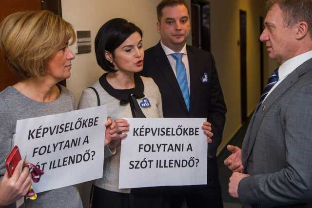 Lyaly! Kunhalmi-Bangóné duó
