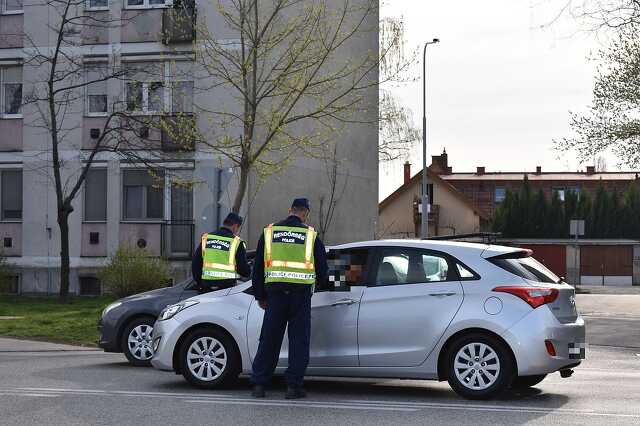 Győr belterületén ellenőrizték a járművezetőket a rendőrök