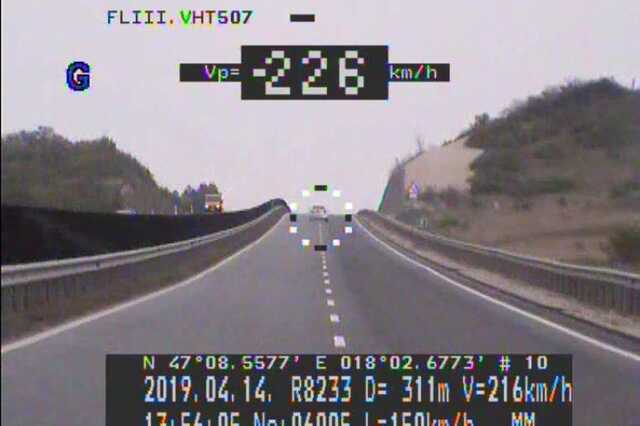 226 km/h-val a 8-as főúton