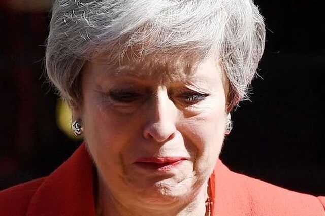 Theresa May sír