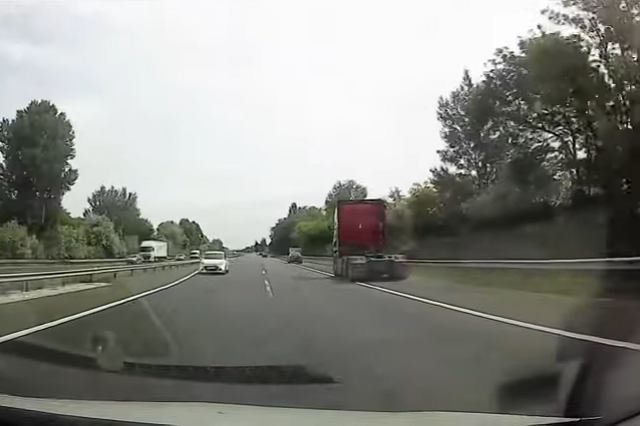 Forgalommal szemben az M7-esen