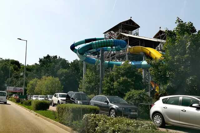 Parkoló tömeg Sárvárfürdő