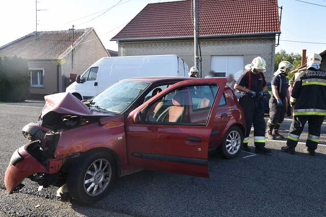 Két parkoló autót amortizált le Renault Zanaton