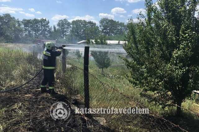 Száraz fű égett csütörtökön Vas megyében