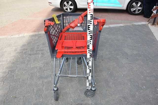 Bevásárlókocsival dobálózott hajnalban egy veszprémi férfi