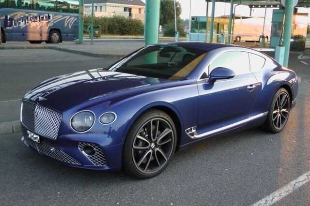 Lopott Bentleyt fogtak Röszkénél