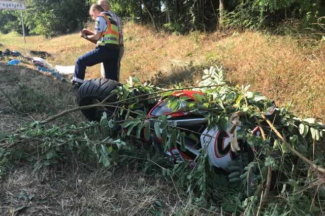 Árokba csapódott a motoros és meghalt