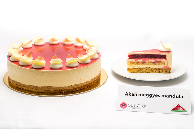 Magyarország Tortája 2019 második helyezett: Akali meggyes mandulatorta