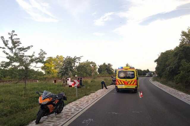 Meghalt egy motoros a 82-esen