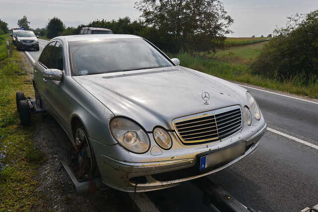 Mercedes az árokban