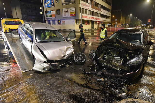 Opel kanyarodott Fiat elejének Szombathelyen