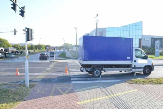 Tilos jelzés ellenére lépett a zebrára egy 15 éves lány Tatabányán 