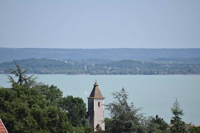 Balaton, Badacsony, Folly Arborétum, Pálos kolostor romjai, erdő