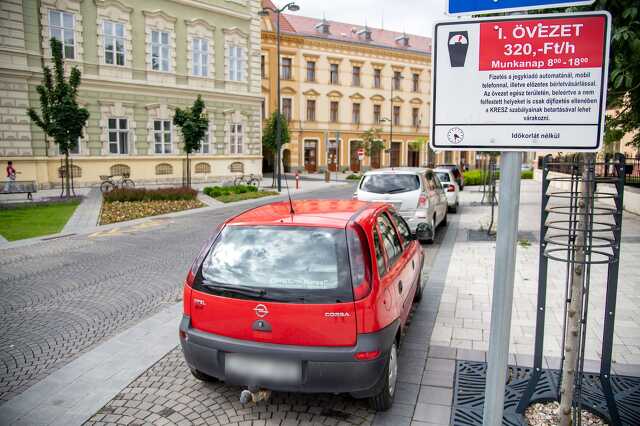 Ingyenes - fizetős parkolás összehasonlítás