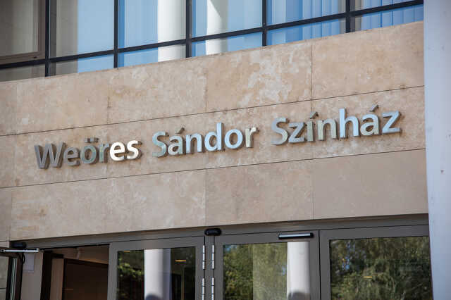 Weöres Sándor Színház épület