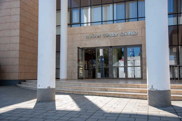Weöres Sándor Színház épület