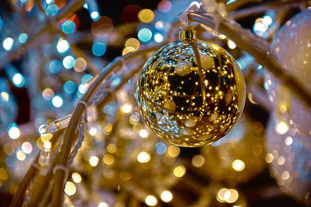 Karácsonyi díszítés a Főtéren