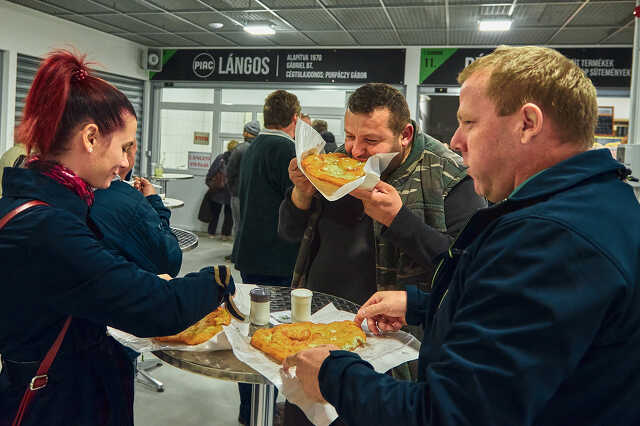 Megnyílt a vásárcsarnok új szárnya