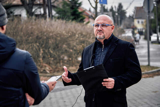Szuhai Viktor sajtótájékoztató Hende Csaba házáról