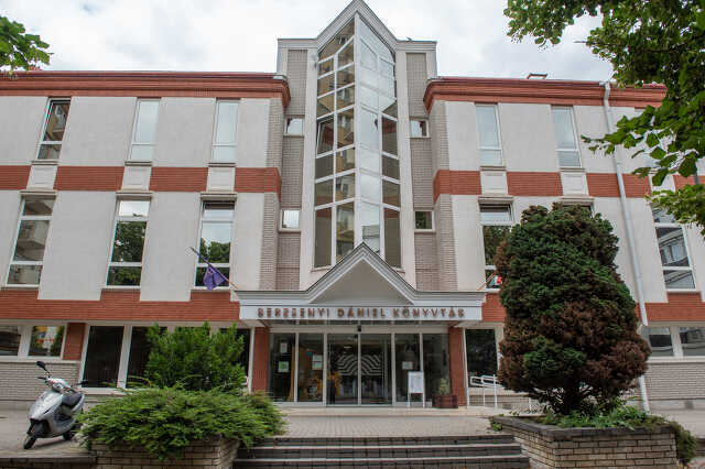 Berzsenyi Dániel Könyvtár