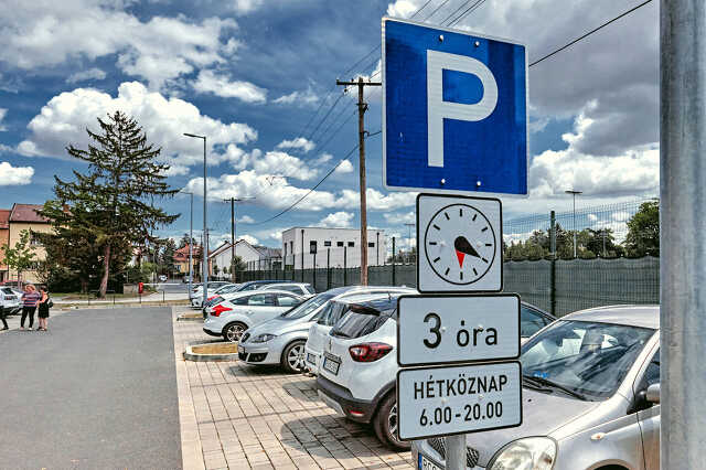 Új parkoló a szombathelyi alapellátó mögött
