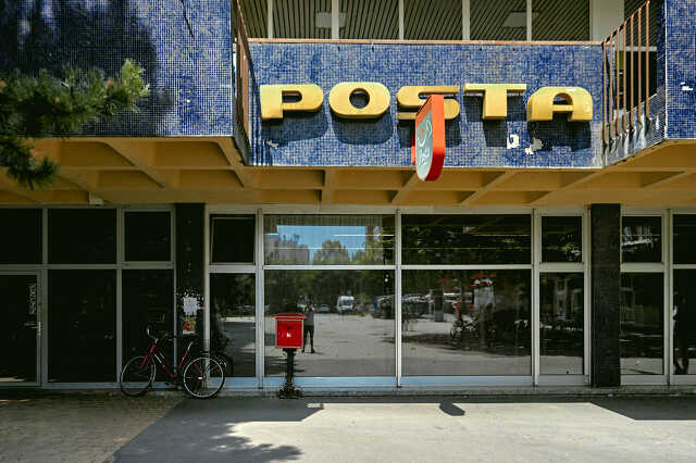Gyógyszertár és posta a Domusnál