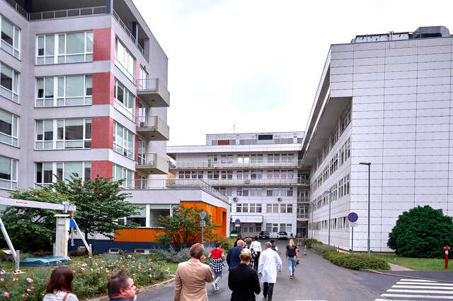 Sugárterápiás gép bemutatása a Markusovszky kórházban