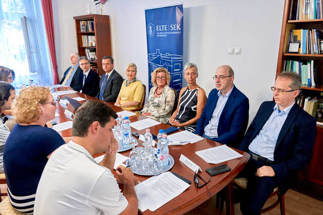 Lenkai Nóra ELTE SEK sajtótájékoztató