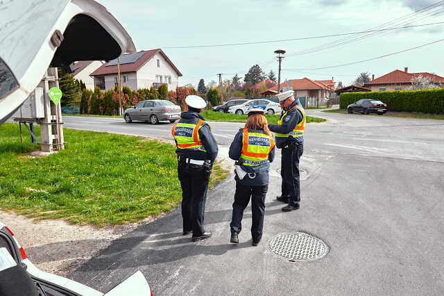 Speedmaraton rendőrség traffipax