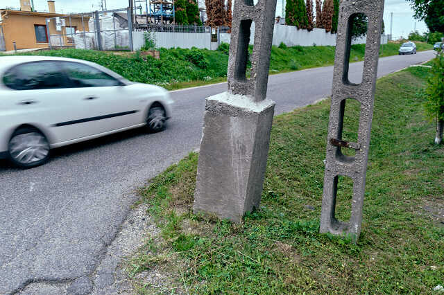 Oszlop Sólyom-Jávor utca kereszteződés