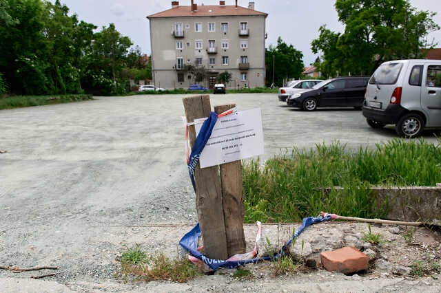 MÁV rendelő parkoló lezárás