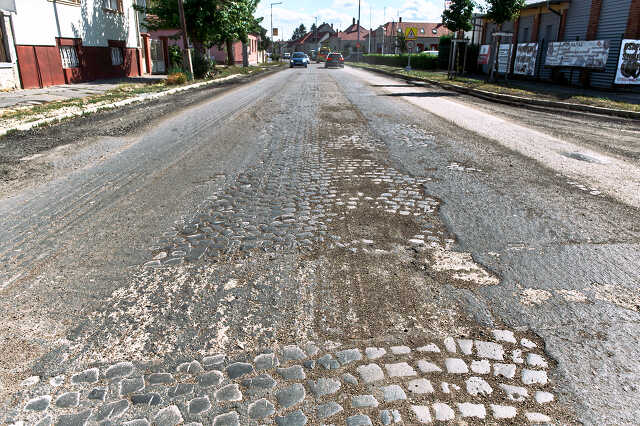 11-es huszárút macskakő